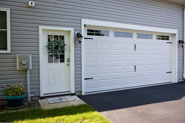 24/7 Emergency Garage Door Panel Replacement experts in Crystal Lake, IL